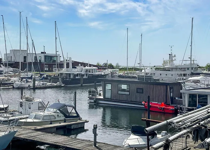2 Bedroom Lovely Ship In Hellevoetsluis