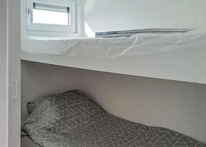2 Bedroom Lovely Ship In Hellevoetsluis